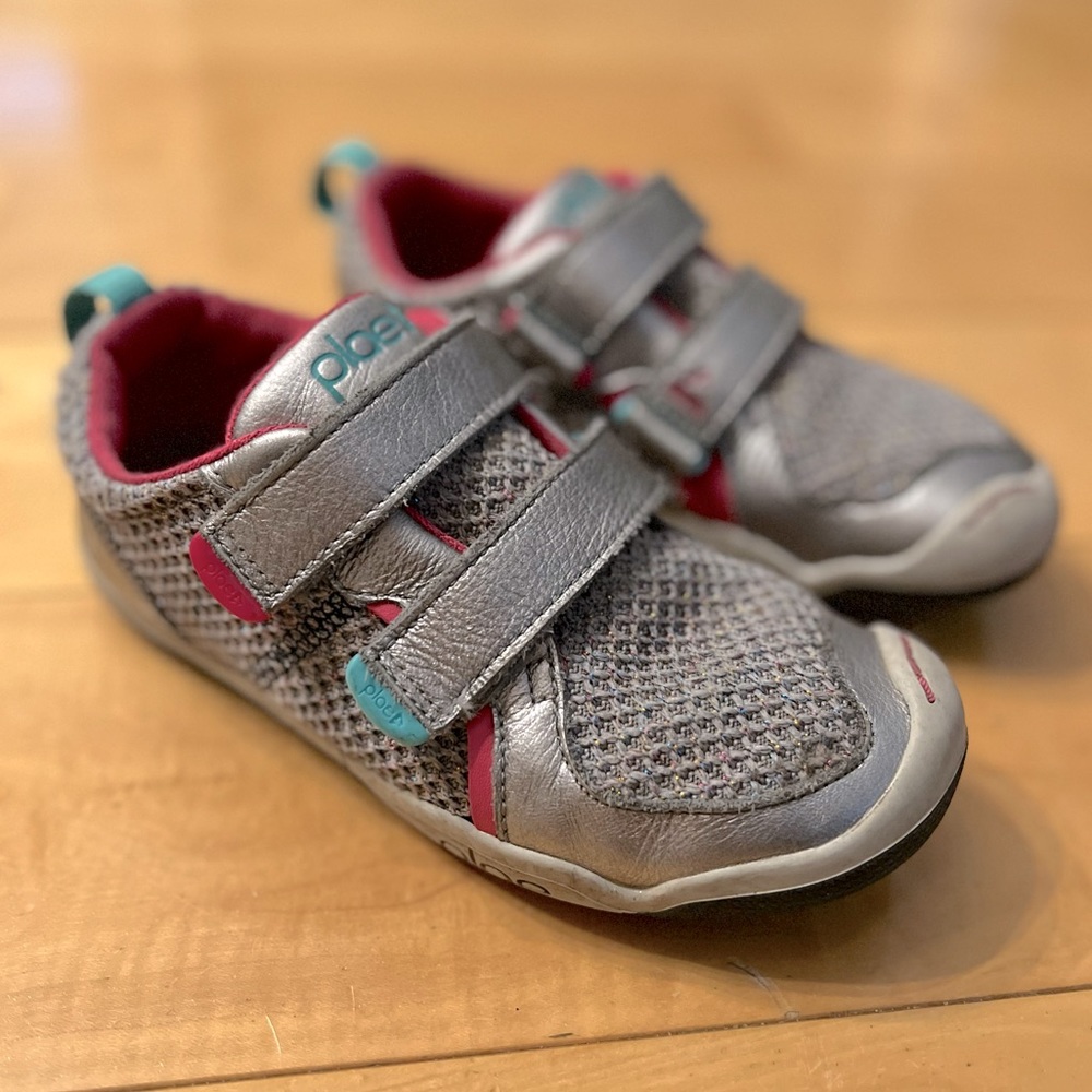 Girls Plae Shoes, Size 13 Kids